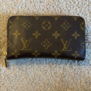 Louis Vuitton Zippy Wallet in Monogram Canvas